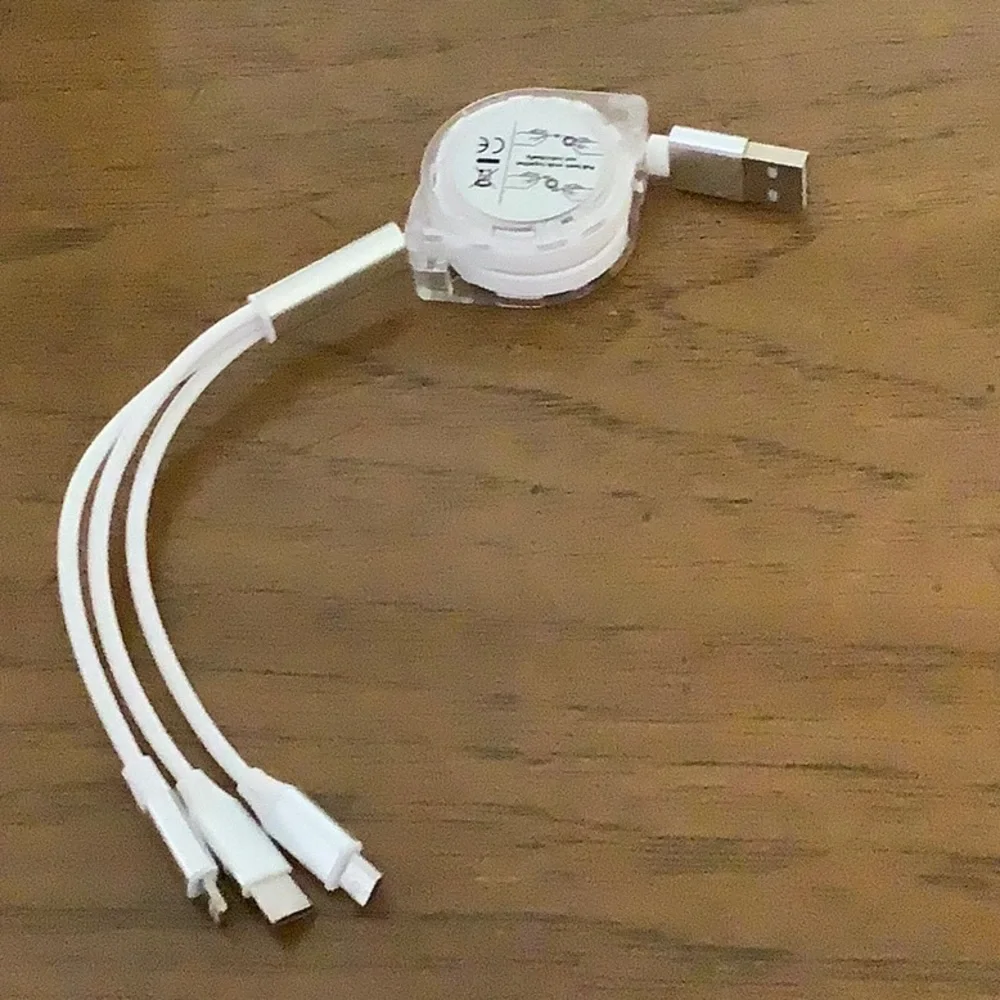 🦋 Telescopic three data cables in one, white.